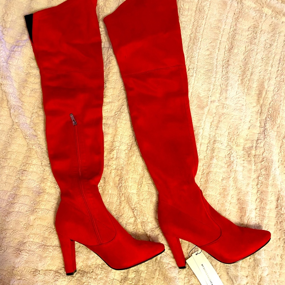 Red thigh highs boots ❤️